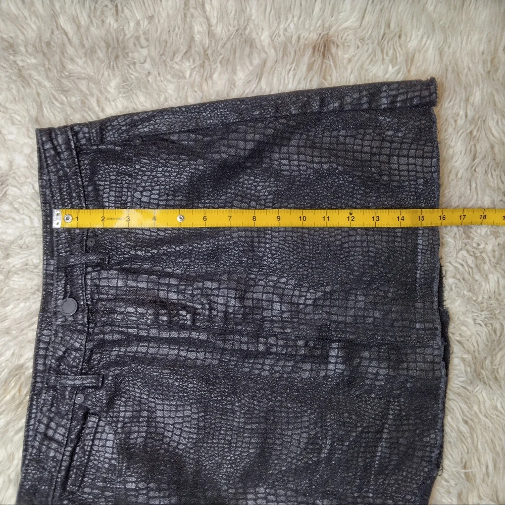 New Blank NYC Python Raw Hem Coated Denim A-line Mini Skirt Size 26 - Picture 12 of 12